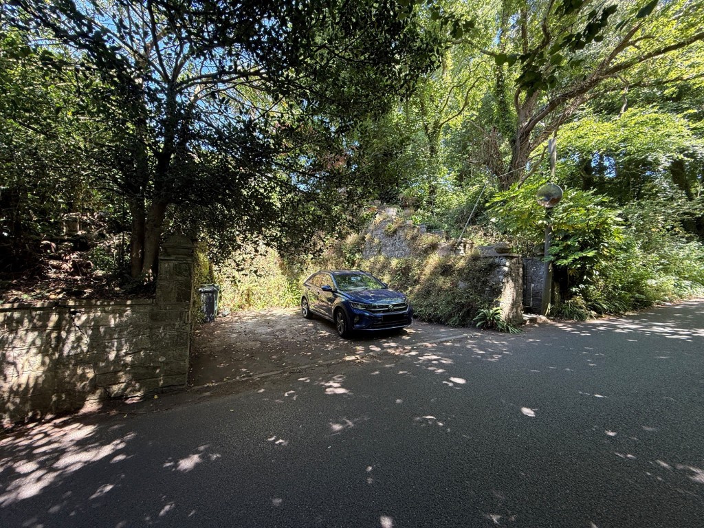 Lot: 177 - COTTAGE FOR IMPROVEMENT - Off road parking for two cars